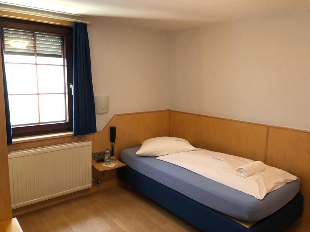 Gasthof Zum Hirsch Sachsenheim Esterno foto